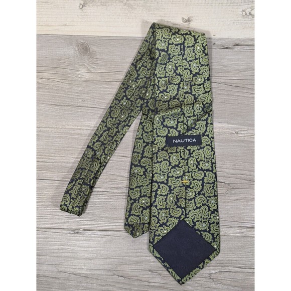 Nautica Mens Neck Tie Green Paisley Designs 100% Silk 56" L X 4" W - Picture 3 of 5